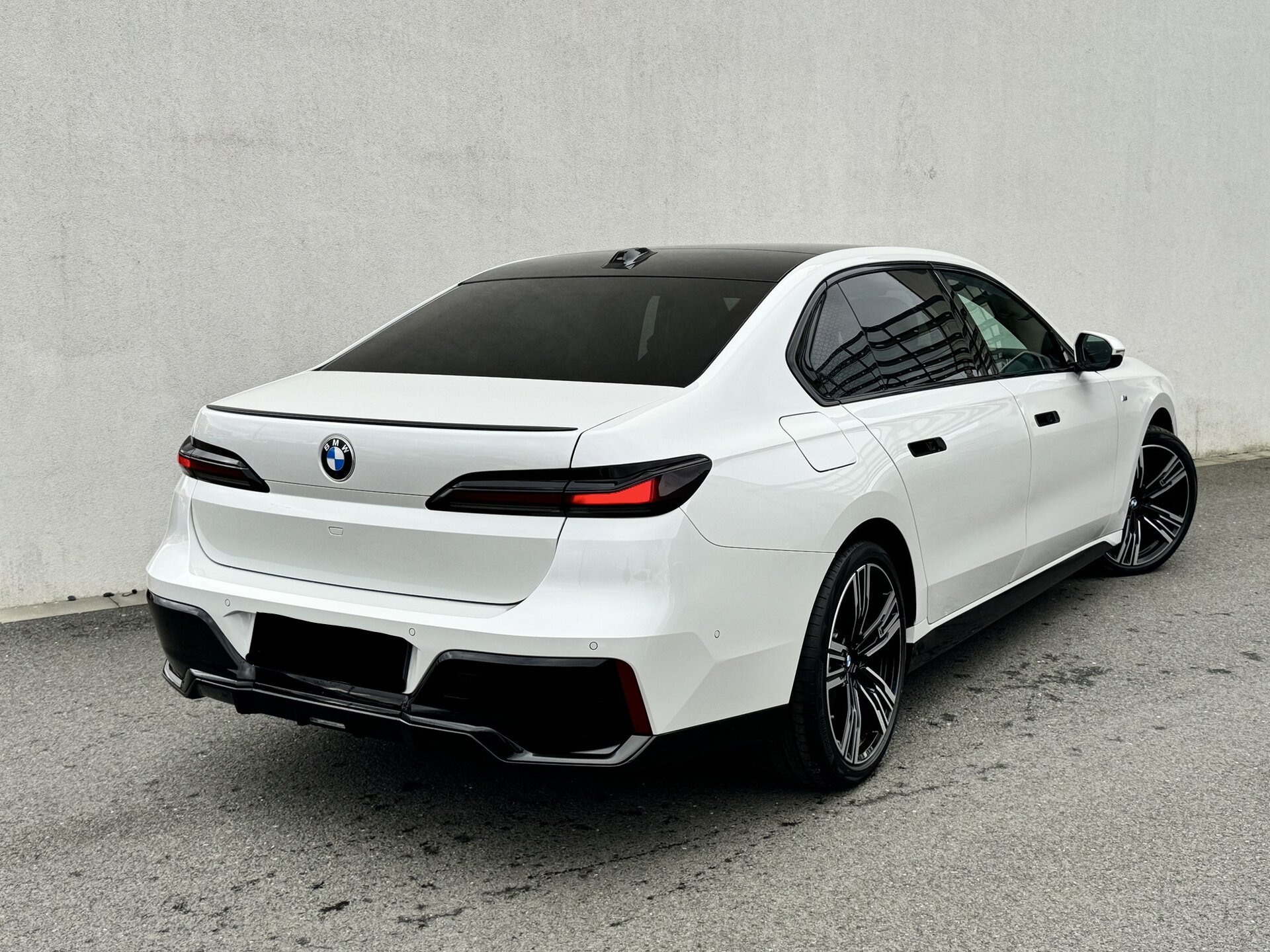 BMW 740d xDrive Msport | nové české auto | luxusní naftová limuzína | skladem | super cena | nákup online na AUTOiBUY.com